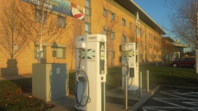 Electric car charging point, Wetherby service station (30th November 2019) – 10 000-nél tart a BYD Flash Charger hálózata Kínában