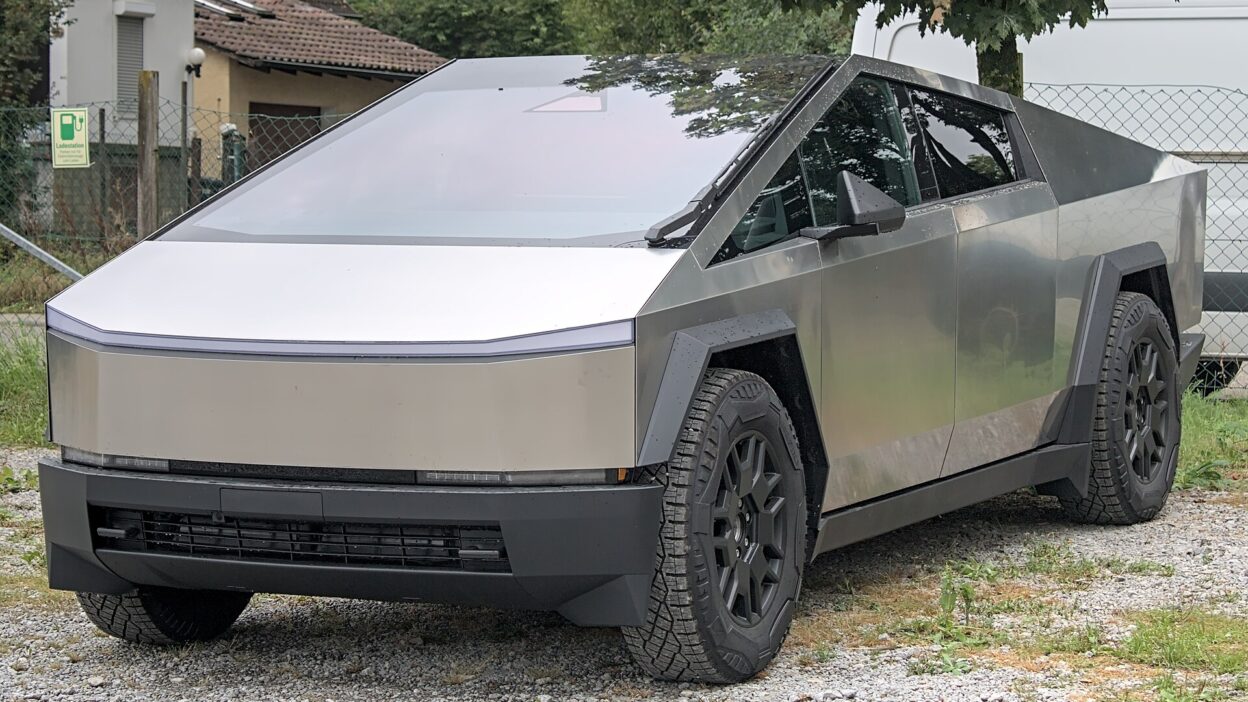 2024 Tesla Cybertruck Foundation Series IMG 0642 – 7 százalékkal drágult a Cybertruck két kivitele