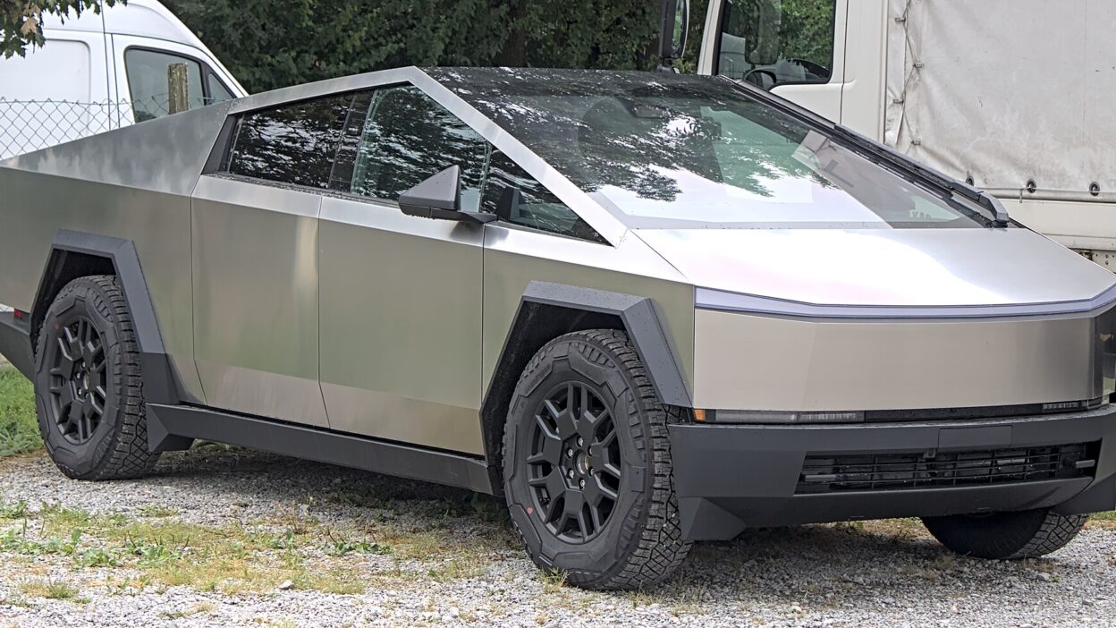 2024 Tesla Cybertruck Foundation Series IMG 0620 – Cybertruck rangsor: miért hiányzik a cars.com listájáról?