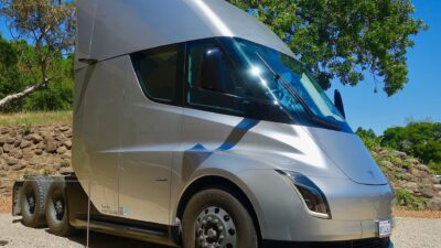 The Tesla Semi Truck (40705940423) – Az Einride mind az 500 Tesla Semit átveheti 2027 végéig