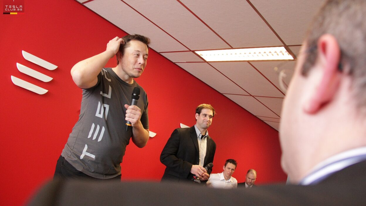 Elon Musk (12270805983) – Grok Bot érkezhet a Teslákba a SpaceXAI mérnöke szerint