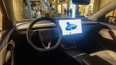 Tesla Model Y Juniper Long Range AWD White + Black 03 – Melyik Teslát vegyem? Vásárlási útmutató 2026