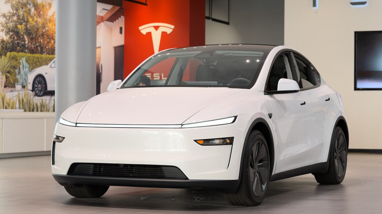 Tesla Model Y 2025 at Santana Row dllu 02 – Egy év alatt 9 százalékot vesztett egy Model Y akkumulátora