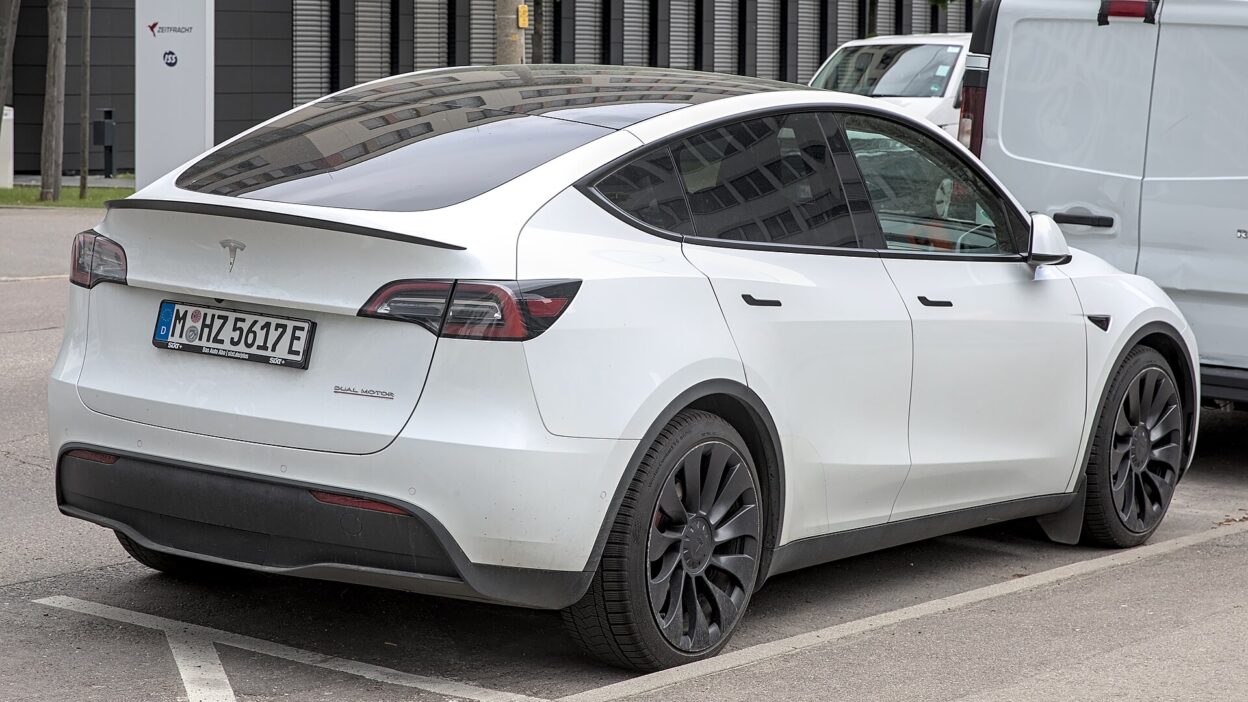 Tesla Model Y 1X7A7391 – Model Y V2L funkció: már minden Premium modellen elérhető