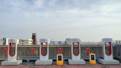 Tesla Supercharger, Mikage, Kobe 2022-03-11 – Nevada robotaxi engedélyei: a Tesla kapta a legnagyobb keret