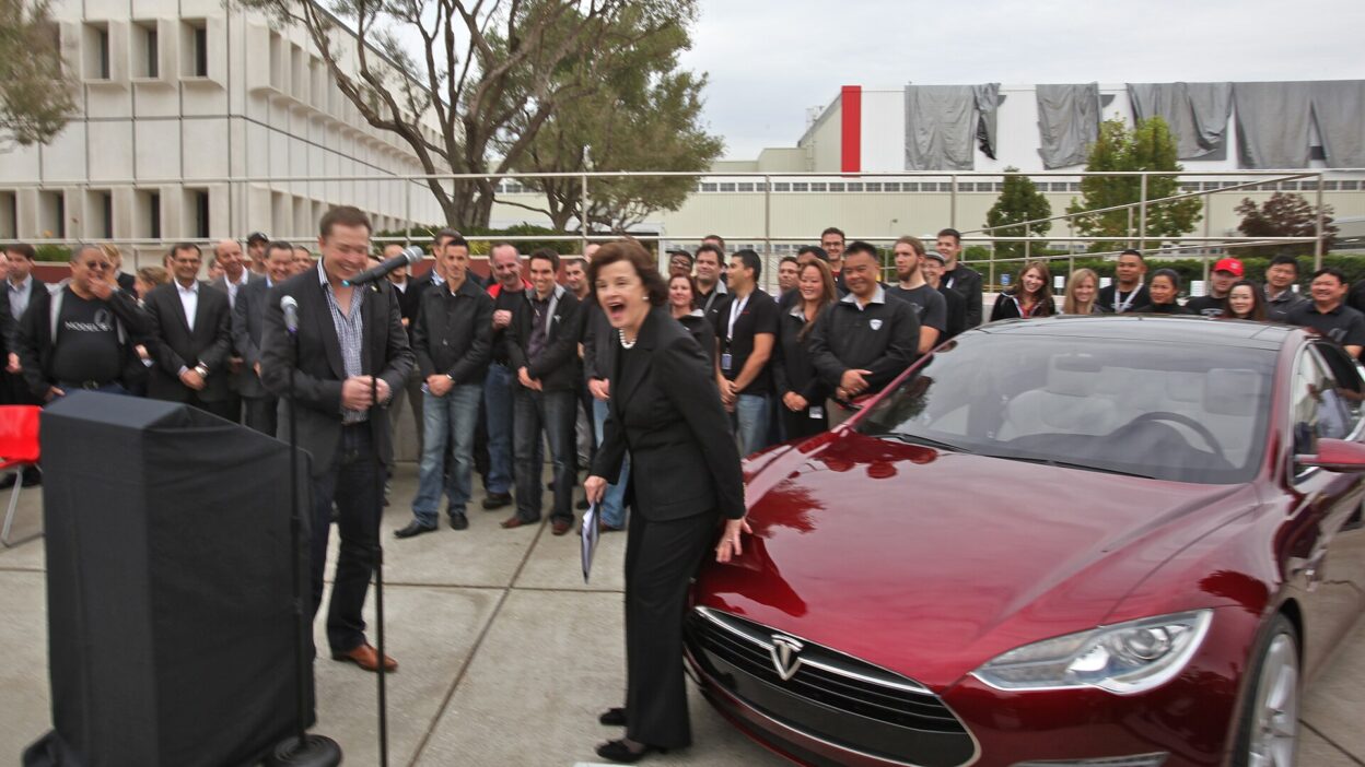 Can I sit on the car? – Tesla hatásjelentés összefoglaló