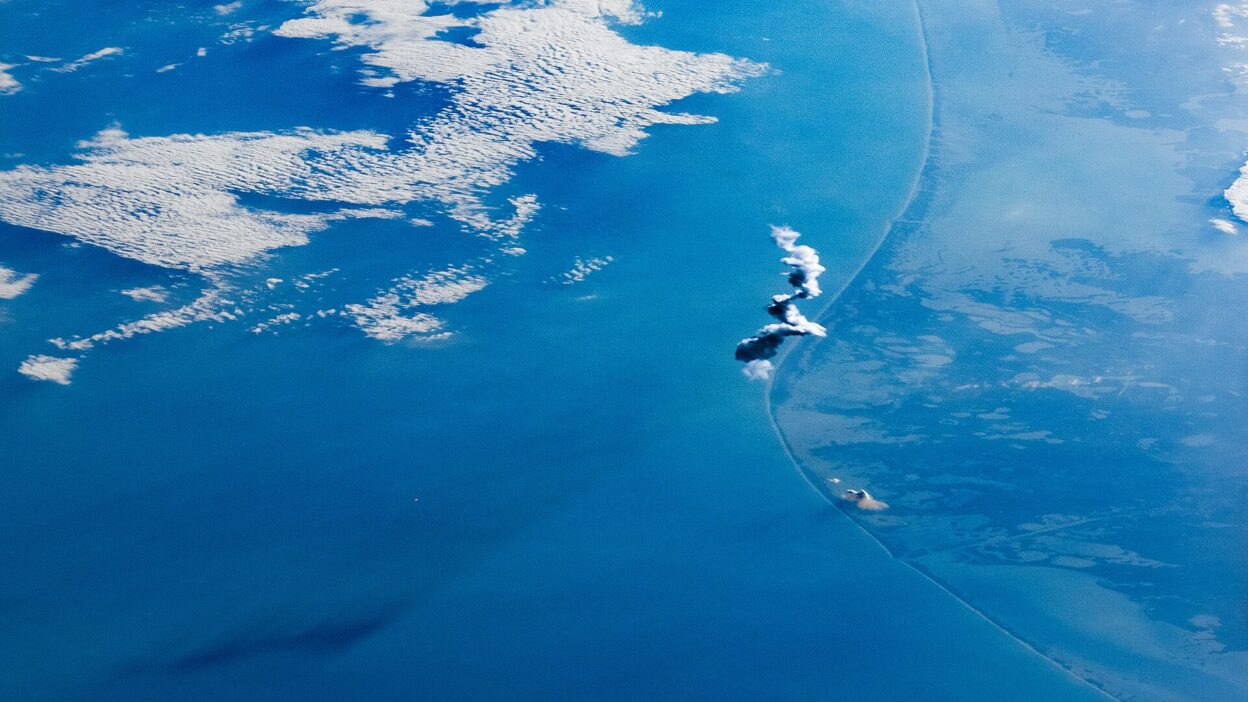 Launch of SpaceX Starship 6 rocket seen from the International Space Station (iss072e220161, cropped) – Elon Musk szerint napi 30 Starship repülés jöhet 2030-ra
