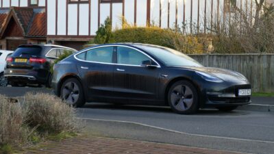 TeslaP1070674 – Szivárványos animációt kapott az FSD statisztika a Tesla alk