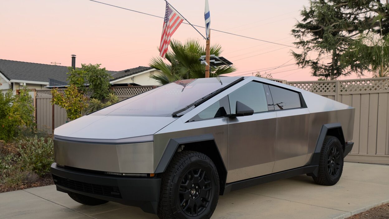 Foundation series Cybertruck at dusk in San Jose dllu – Tesla Cybertruck AWD ára 74 990 dollárra emelkedett
