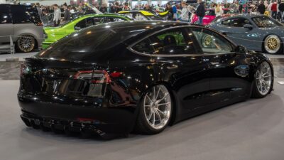Tesla Model 3, EMS 2024, Essen (P1032260) – Egy lengyel Tesla rajongó HW4-re bővítette a Model 3-asát