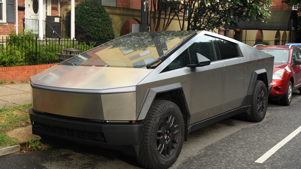 Tesla Cybertruck (2024) – A Tesla Pet Mode kollekciója kilenc új terméket hozott