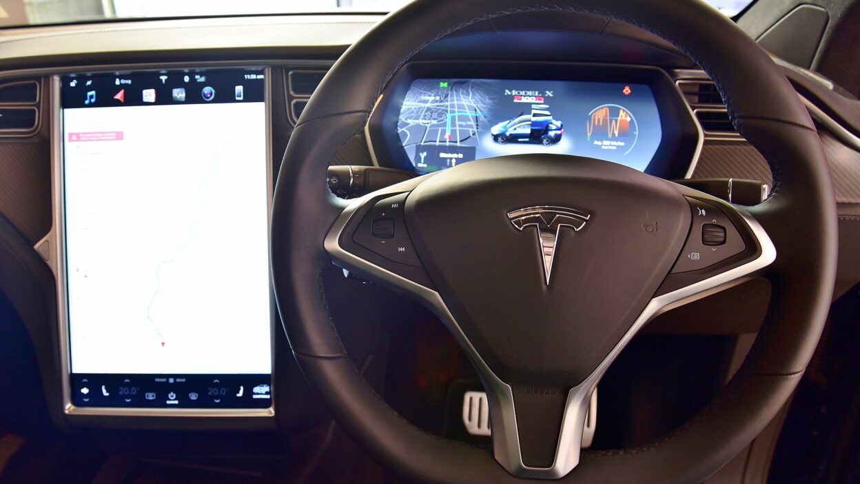 Tesla Model X interior, Sydney-Martin Place, 2018 (01) – Tesla Preferred Routes: nem kell hozzá a nyári frissítés