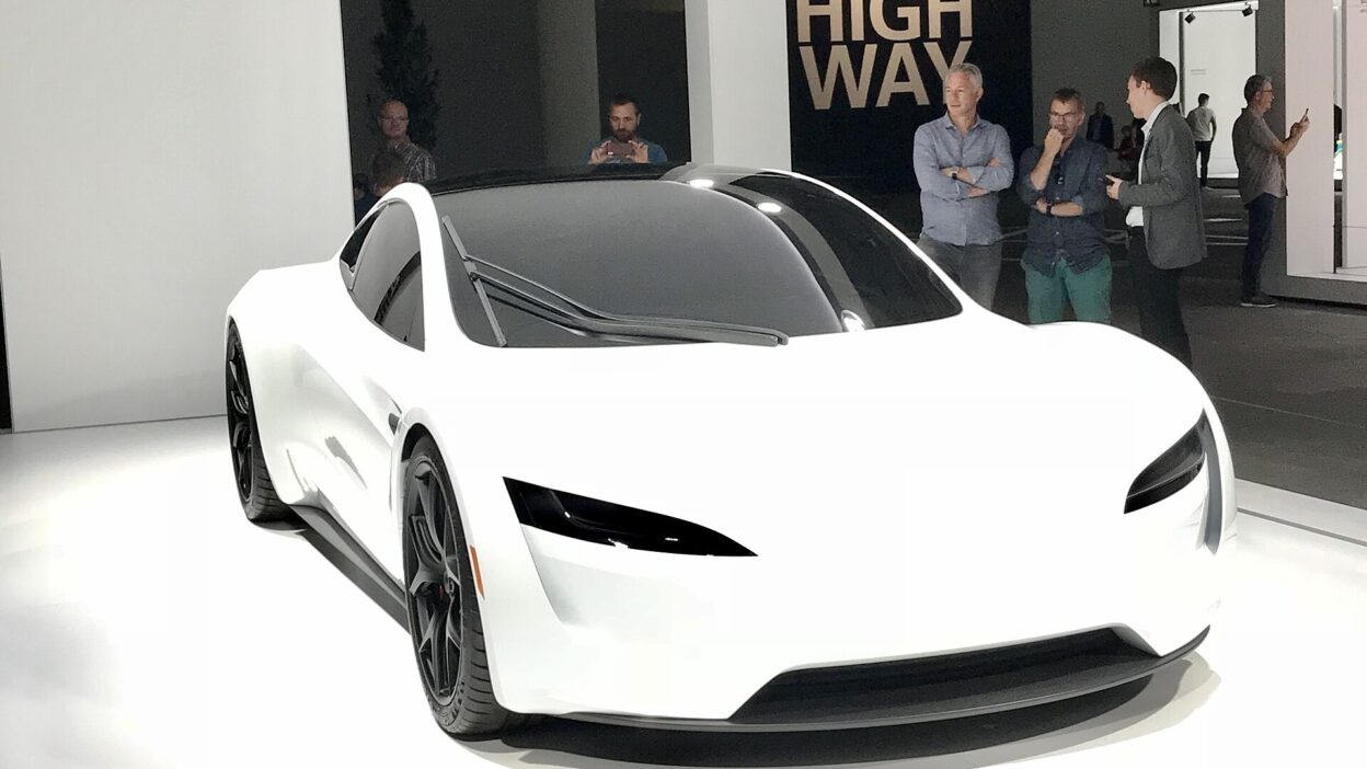 Tesla Roadster, Grand Basel 2018 01 – Hamarosan bemutathatják a SpaceX-hajtóművekkel szerelt Roads