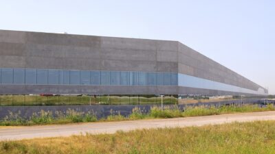 Gigafactory Texas Building 1 June 2022 – Tesla robotaxi: ideiglenes engedélyt kapott Las Vegasban