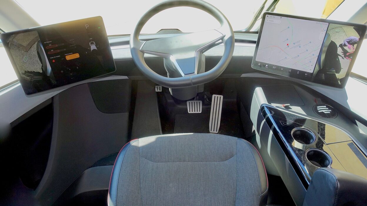 Tesla Semi cockpit – Szeptember 24-én avatja fel a Tesla az új nevadai Semi gyára
