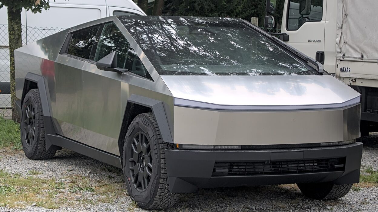 2024 Tesla Cybertruck Foundation Series IMG 0622 – Tesla Shop: 200 dollárra csökkent a jubileumi szett ára