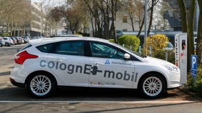 Cologne Germany Electric-Car-Charging-Point-at-TUV-Rheinland-01 – Két Tesla szabadalom: közelebb a vezeték nélküli töltés