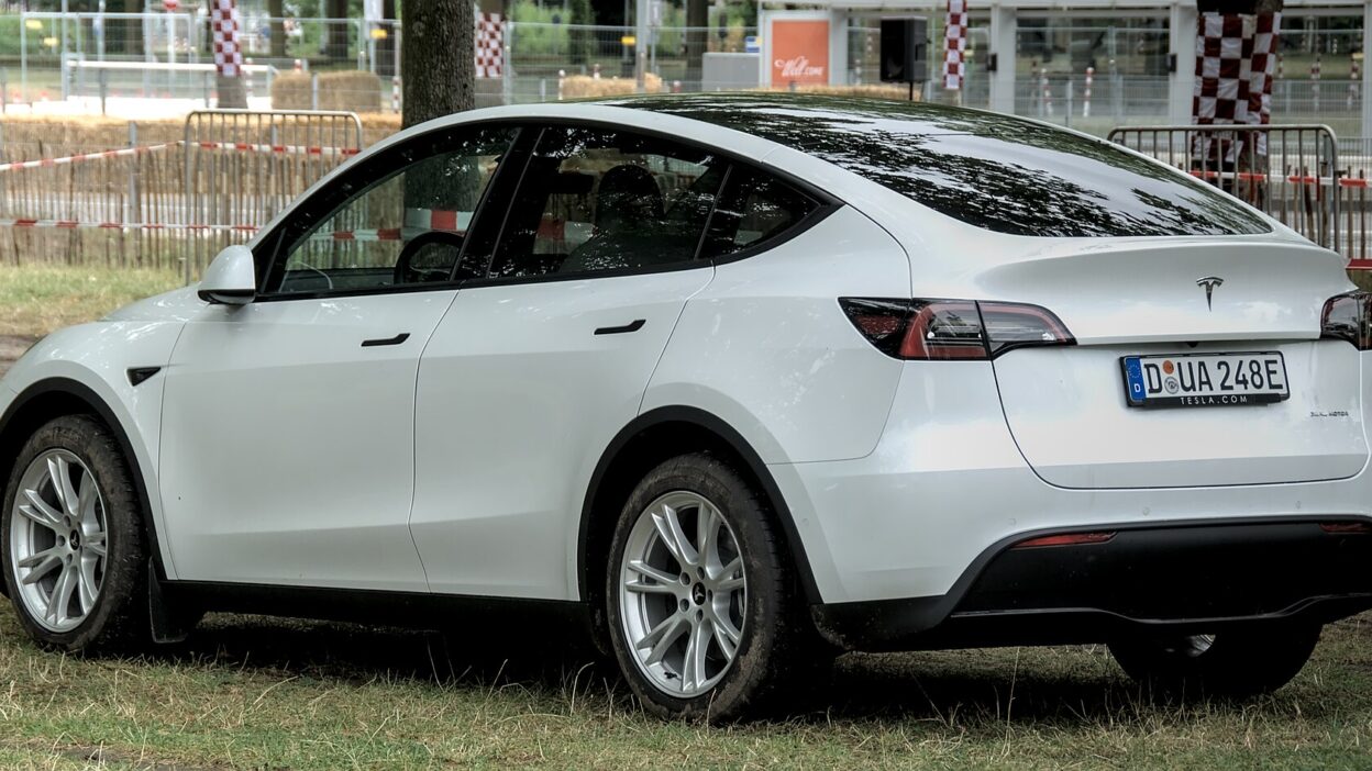Tesla Model Y Classic-Days 2022 DSC 0118 – Tesla V2L adapter: így nézd meg, támogatja-e a Model Y Premi