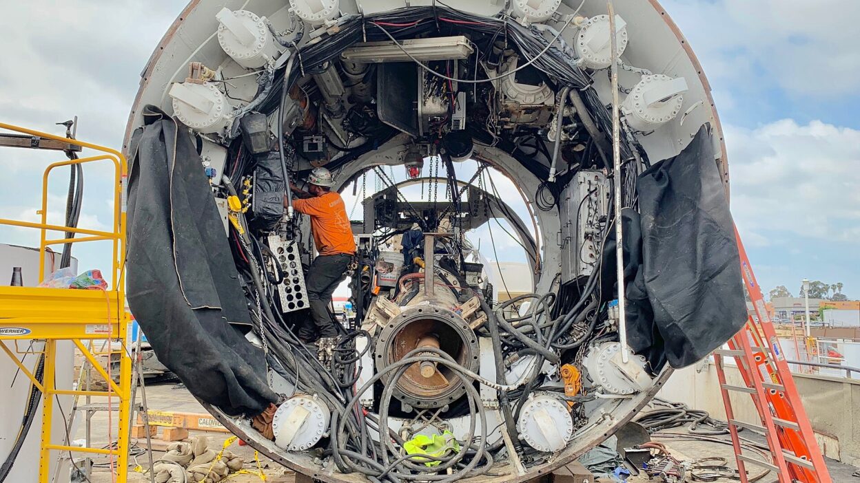 The new TBM at The Boring Company (48108809063) – Teslamagazin
