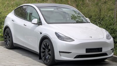 Tesla Model Y IMG 9499 (cropped) – V2L adapter: sok újabb Model Y mégsem kompatibilis vele