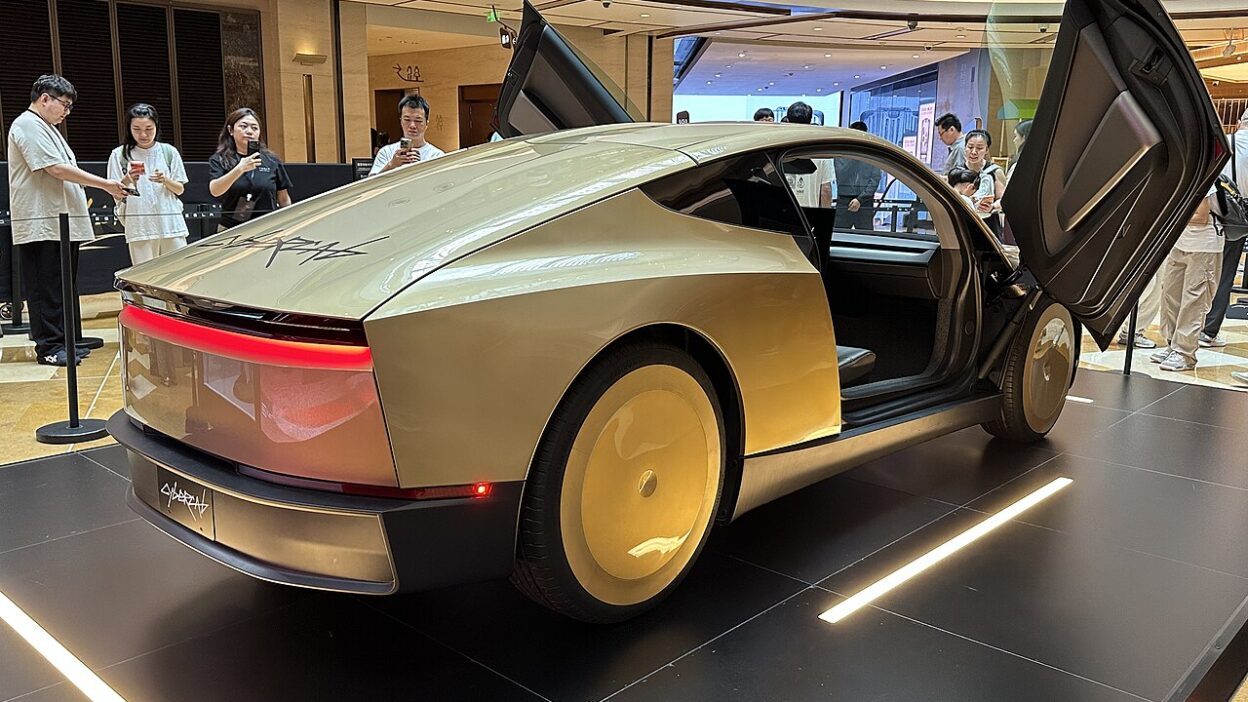 Tesla Cybercab 002 – 125 Cybercab: átlépte a százas határt a Tesla flottája