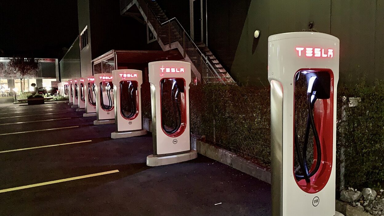 Zurich Tesla Supercharger (Ank Kumar Infosys Limited) 03 – 28 Tesla töltőállomás kábelét vágták szét Ausztráliában