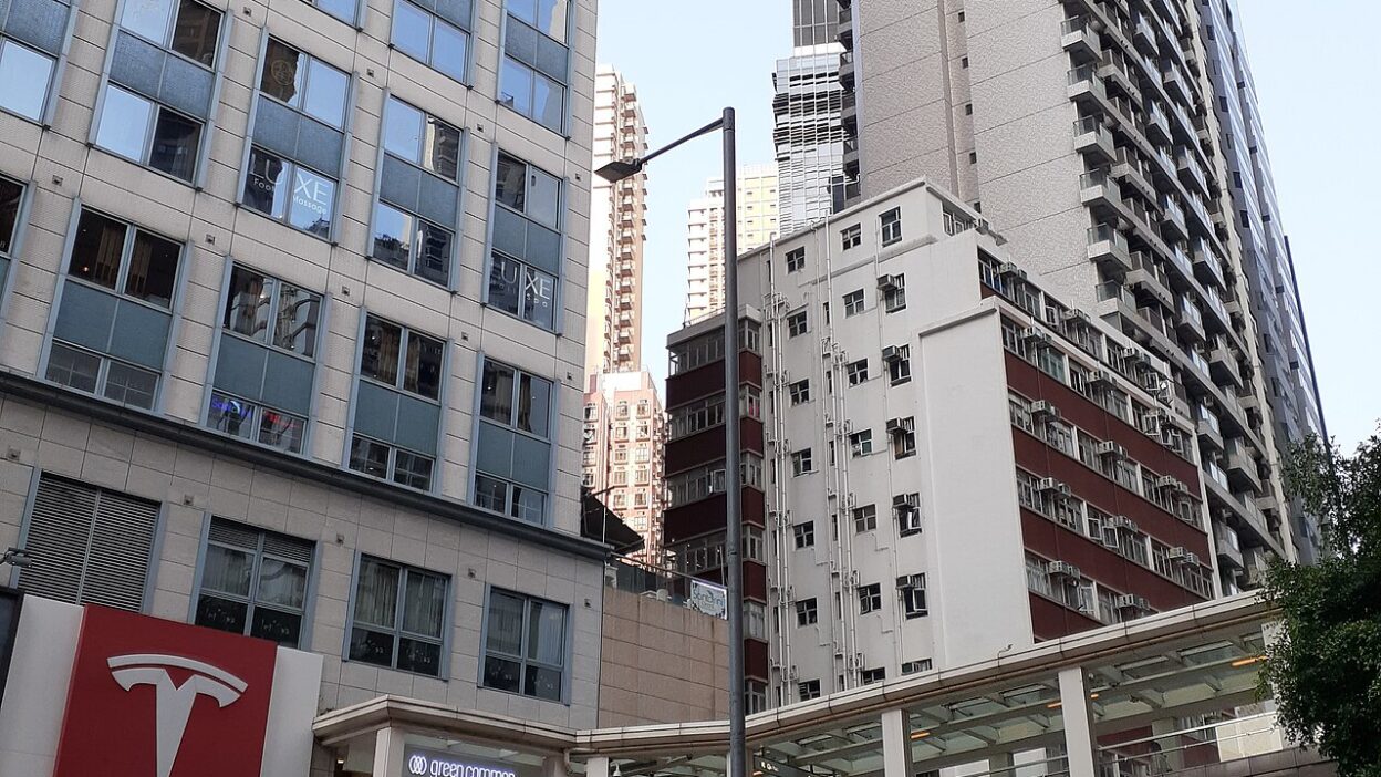 HK WC 灣仔 Wan Chai 皇后大道東 Queen's Road East March 2021 SS2 32 Spring Garden Lane footbridge Tesla showroom store – Boring Company: 3 milliárd dollár friss tőkét vont be
