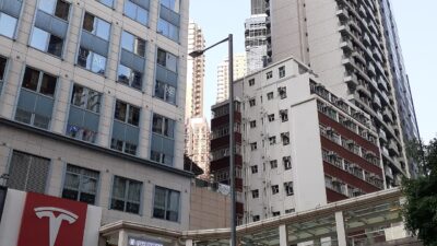 HK WC 灣仔 Wan Chai 皇后大道東 Queen's Road East March 2021 SS2 32 Spring Garden Lane footbridge Tesla showroom store – Boring Company: 3 milliárd dollár friss tőkét vont be