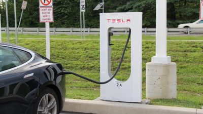 Charging Tesla Model S 01 – BYD Atto 3 Evo: 510 kilométeres hatótáv, gyorsabb töltés