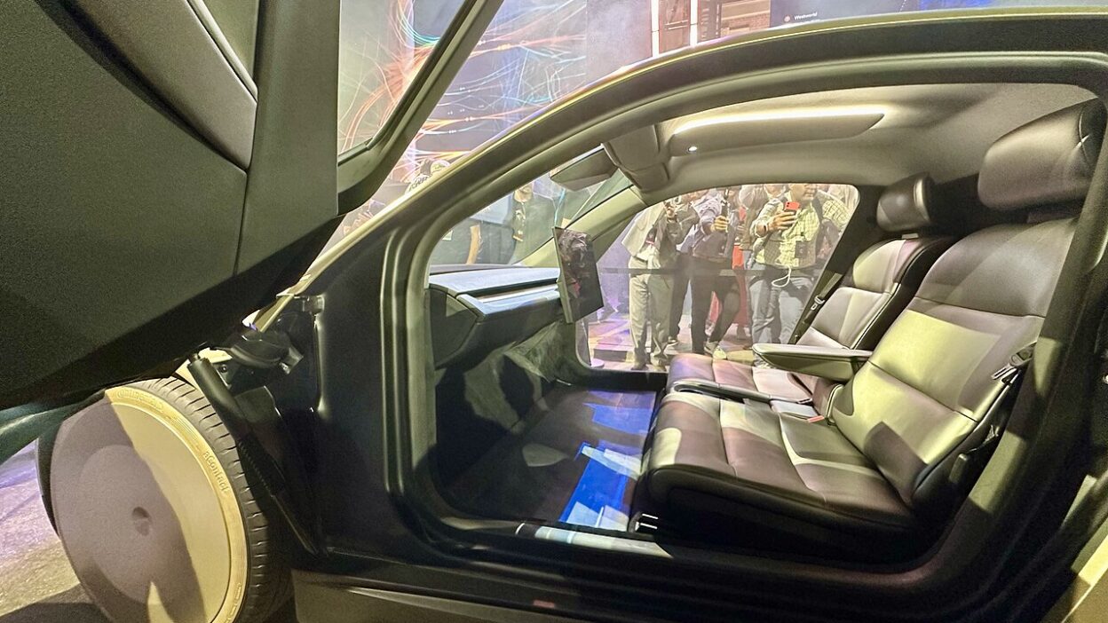 Inside the Tesla Cybercab – Cybercab: a Tesla utasoktól kér kényelmi funkció javaslatoka