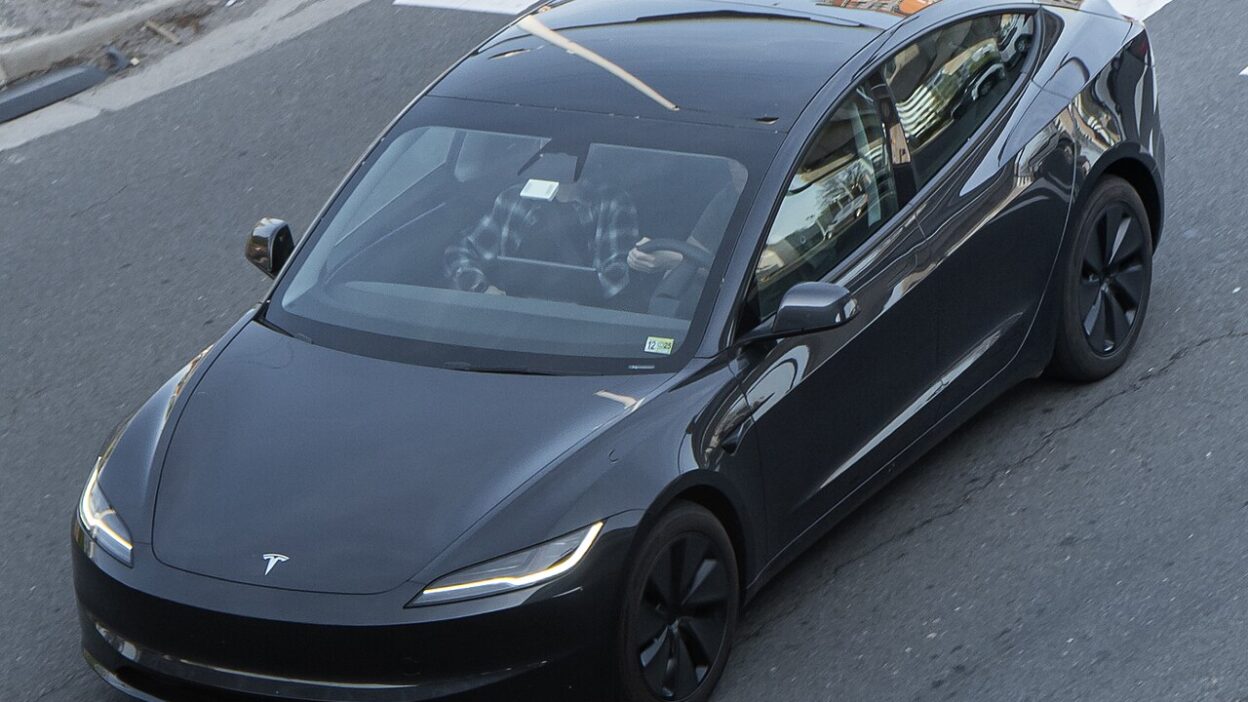 Tesla Model 3 Highland Washington DC Metro Area, USA – Cybercab indul: a Tesla robotaxija a Waymo és a Zoox nyomába