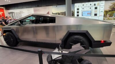 Tesla Cybertruck and Cyberquad for kids – Olcsóbb lett a Cybertruck szélvédővédelmi csomagja