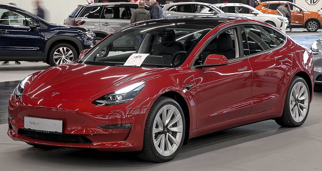 Tesla Model 3 1X7A6940 – FSD v14.3.9: automatikus ütközéskikerelés és gyorsabb reakci