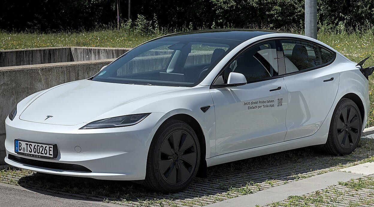 Tesla Model 3 (2023) MYLE Festival 2025 DSC 9556 (cropped) – FSD V14 Lite: aktív fejlesztés alatt Ausztráliában