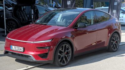 Tesla Model Y Performance (2025) autoMOBIL Tübingen 2025 DSC 2801 – FSD v15: egész napos robotaxi szolgáltatást tervez a Tesla