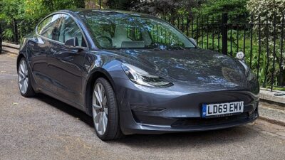 2019 Tesla Model 3 Performance AWD – Grok hangvezérlés: szinte mindent irányít a Teslák