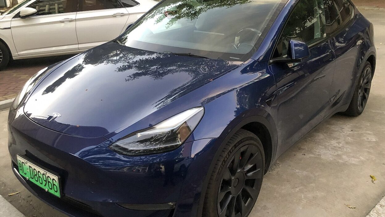 Tesla Model Y Shishi 01 2022-09-04 – Grok üzenetküldés: új funkció a Model Y kézikönyvében