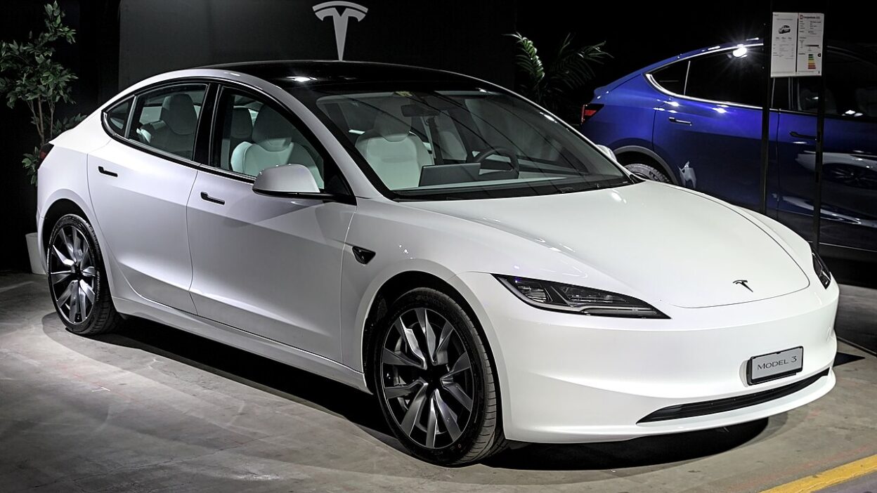 Tesla Model 3 (2023) Auto Zuerich 2023 1X7A1313 – Jövő héten tartja Cybercab bemutatóját a Tesla Aus