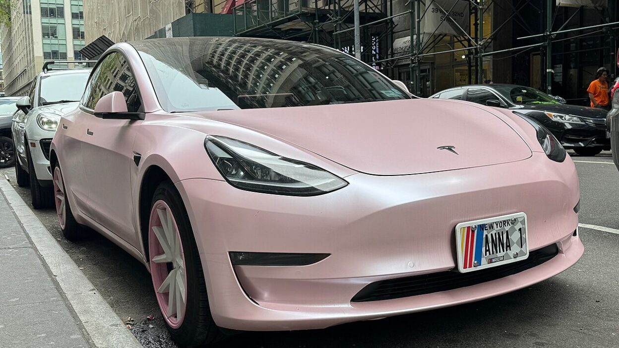 Tesla Model 3 with custom wheels - 01 – 402 000 km után is eredeti akkumulátoros a Model 3 Long Rang