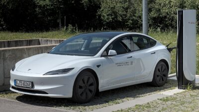 Tesla Model 3 (2023) MYLE Festival 2025 DSC 9556 – A Rivian beépített Waze-riasztásokat kap, a Tesla