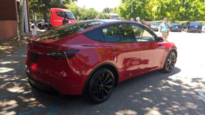 Tesla Model Y rear passenger view – Starlink internet érkezik a Vietjet 120 repülőgépére