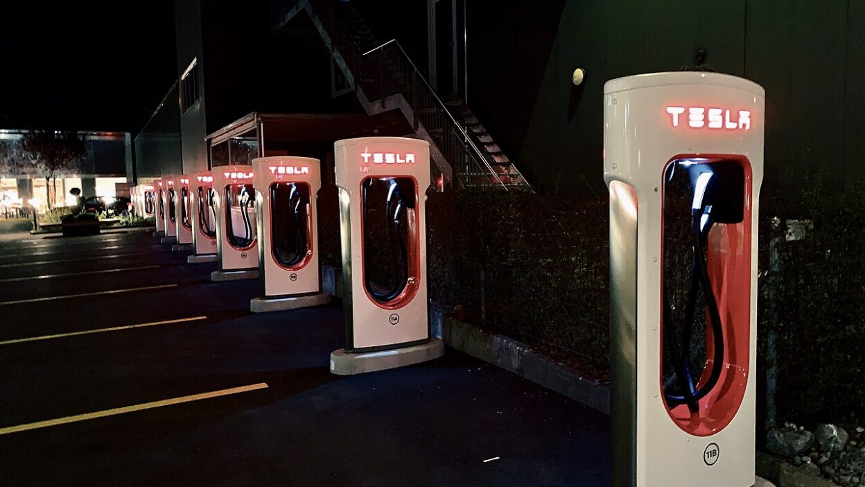 Zurich Tesla Supercharger (Ank Kumar Infosys Limited) 04 – Tesla app 4.61: új belépési mód és Supercharger térképek