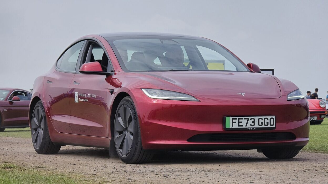 Tesla Model 3 (69703) – Szeptember 3-án mutatják be a Tesla Cybercabet Aus