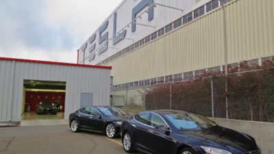 New Teslas at the factory – Tesla Cybercab bemutatója: Unboxed gyártás és új hardver