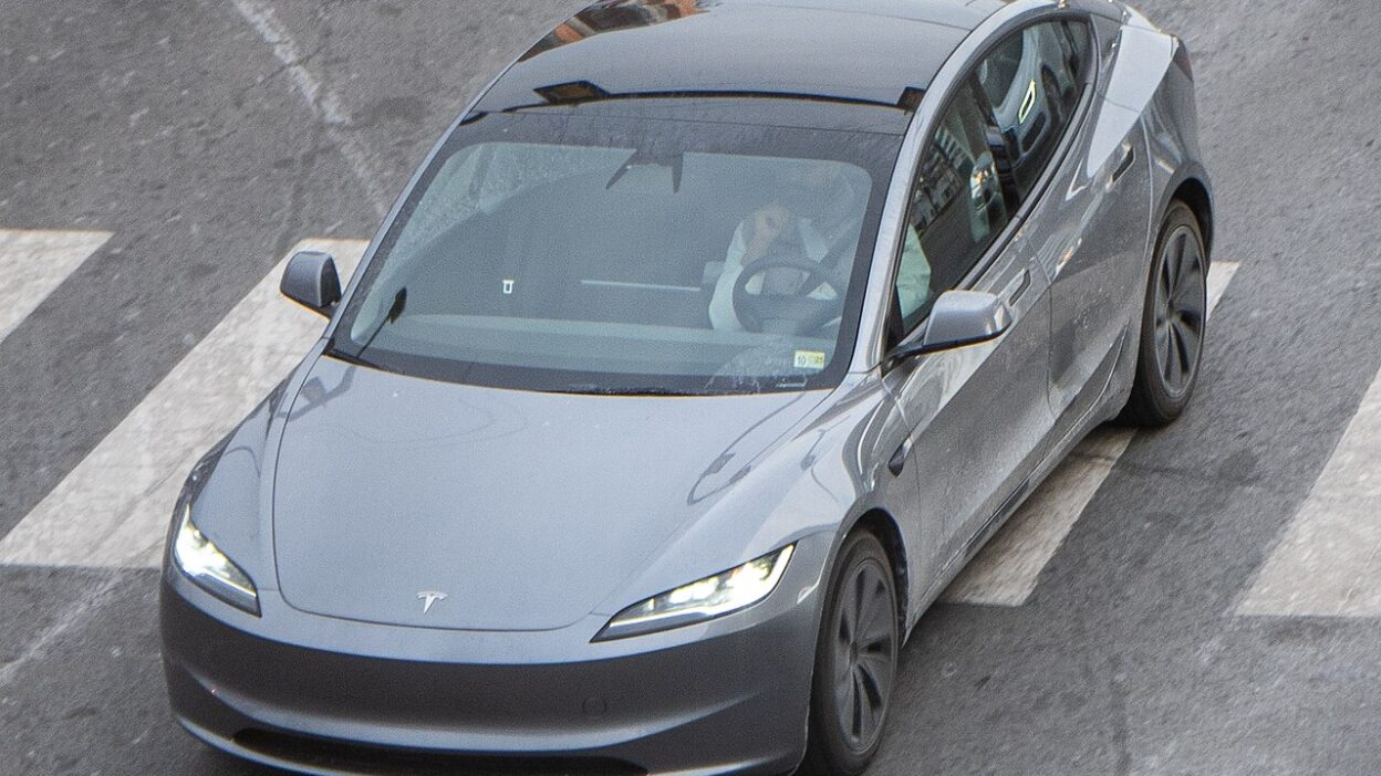 Tesla Model 3 Washington DC Metro Area, USA – A Tesla Cybercab fékrendszerében nincs fékfolyadék és fékcső