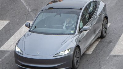 Tesla Model 3 Washington DC Metro Area, USA – A Tesla Cybercab fékrendszerében nincs fékfolyadék és fékcső