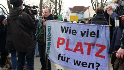 Protest against Tesla factory Erkner 2020-02-22 08 – A Tesla Cybercabok gyártása: Starlink integráció tömegtermel