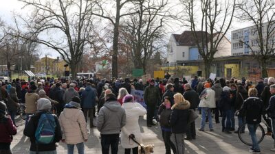 Protest against Tesla factory Erkner 2020-02-22 02 – Tesla Cybercab: új gyártási technológia részletei