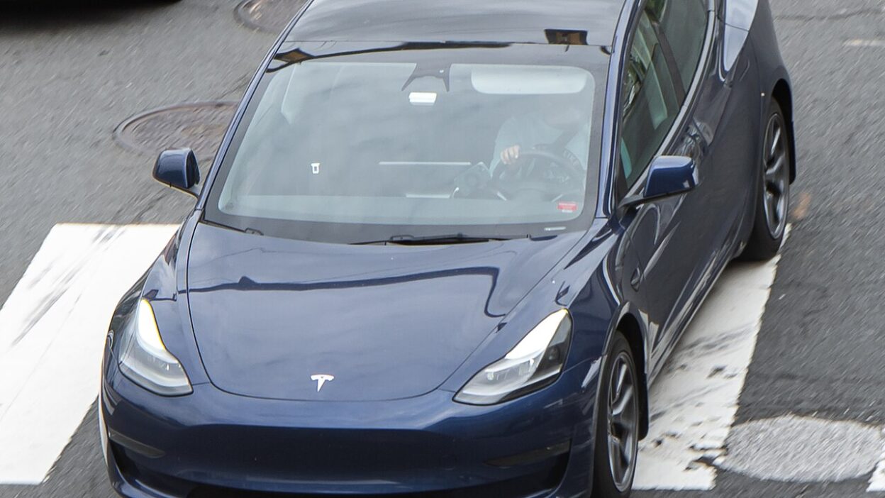 Tesla Model 3 Washington DC Metro Area, USA (11) – A Tesla FSD v14.3.9 frissítés átveheti a vezérlést a vezető