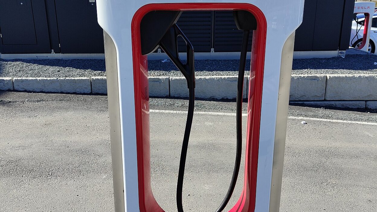 Tesla Supercharger in Norway (2023) – Tesla Megacharger Európa: 100 töltőállomás a Semi indulásáho